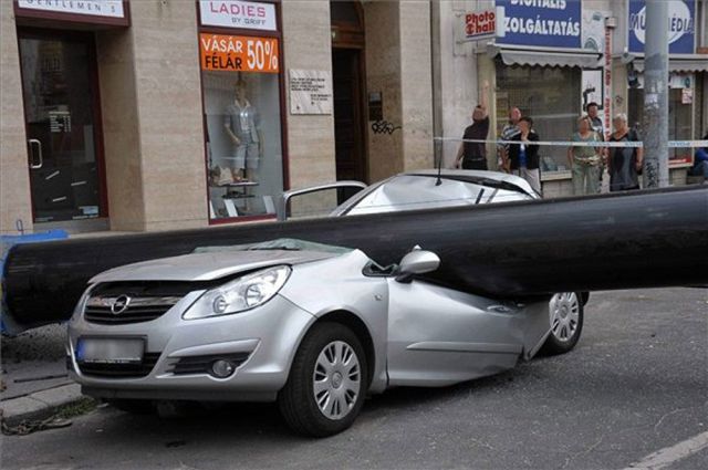 Dangerous Car Parking (7 pics)
