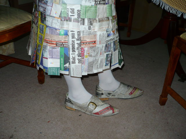 newspaper dress (6 pics)