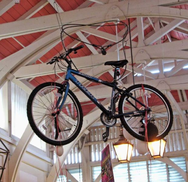 Creative ways to Park a Bicycle (20 pics)