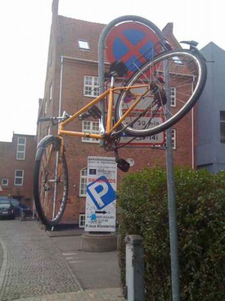 Creative ways to Park a Bicycle (20 pics)