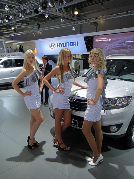 8 Russian Girls at a Car Show 51 pics