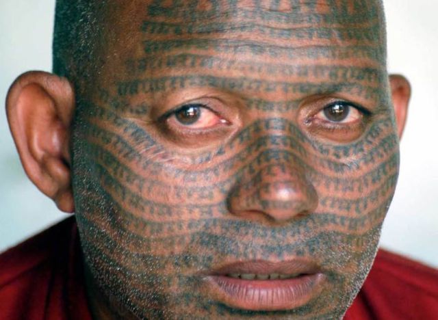 15 Horrible Face Tattoos (30 pics)