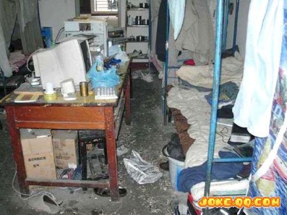 Chinese Dormitory (18 pics)