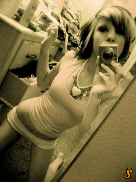 Emo Babes (71 pics)