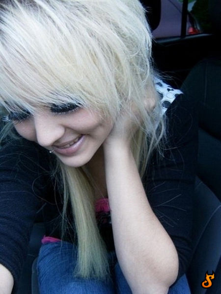 Emo Babes (71 pics)