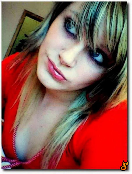 Emo Babes (71 pics)