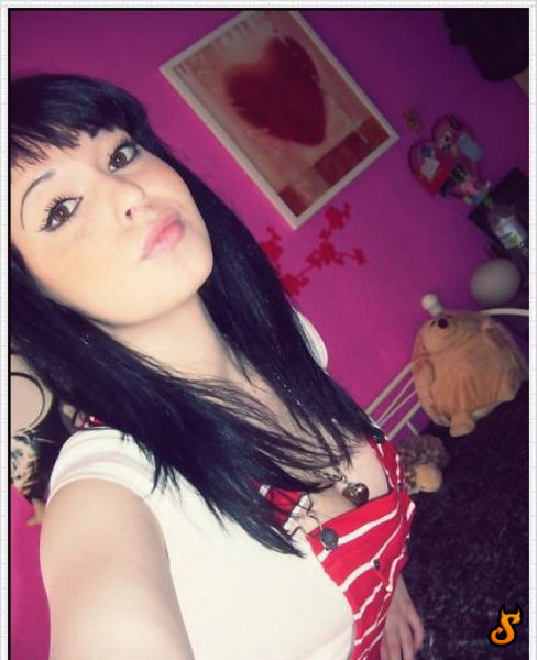 Emo Babes (71 pics)