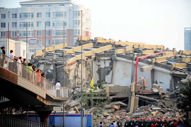 Building Demolition in China (7 pics)