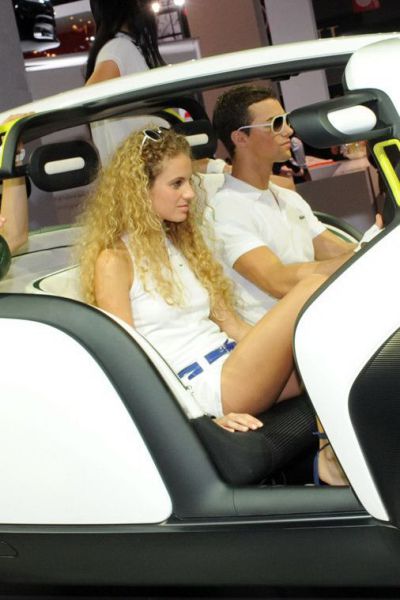 Girls from the 2010 Paris Motor Show (109 pics)