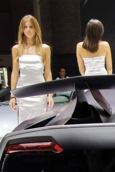 Girls from the 2010 Paris Motor Show (109 pics)