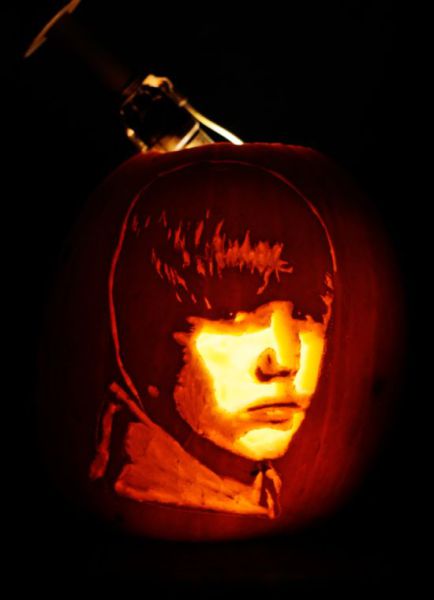 How to Make a Justin Bieber Pumpkin (5 pics)