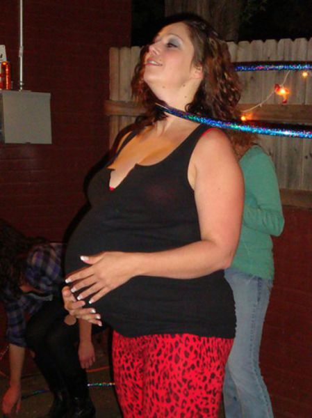 weird photos of 640 12 Weird Photos of Pregnant Women (34 pics)