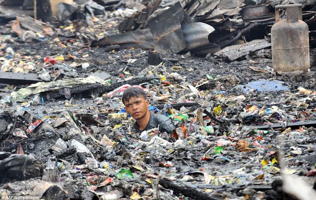 Horrendous Images From Torched Filipino Shanty Town