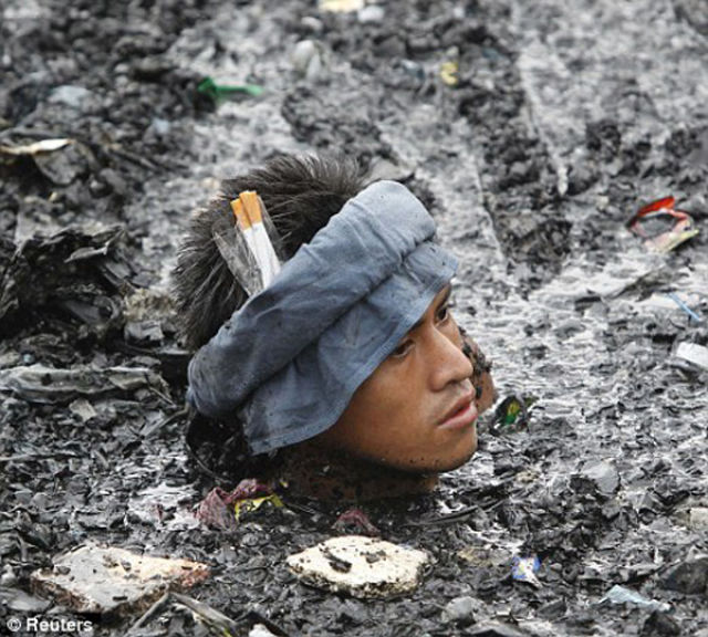 Horrendous Images From Torched Filipino Shanty Town