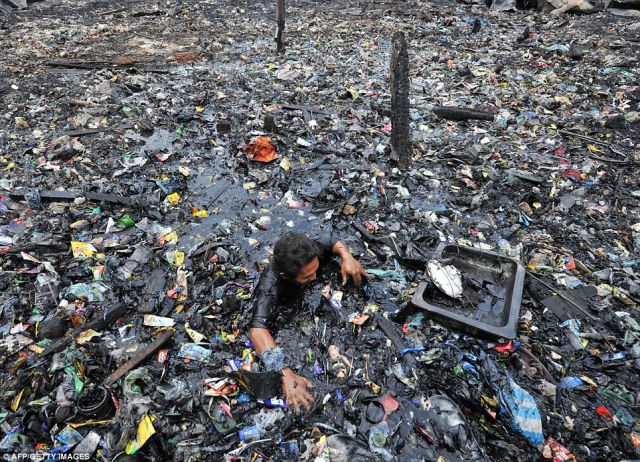 Horrendous Images From Torched Filipino Shanty Town