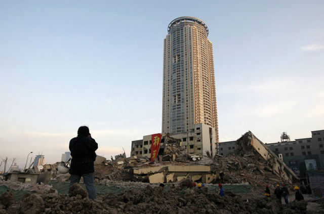 Impressive Demolition of Two Chinese Buildings