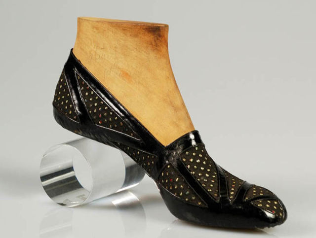 classic_womens_shoes_from_1939_640_22.jpg