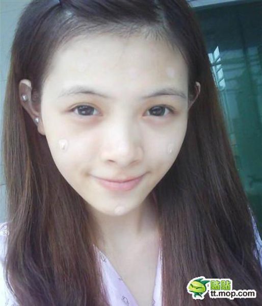 Expert Make-Up Application By Young Girl