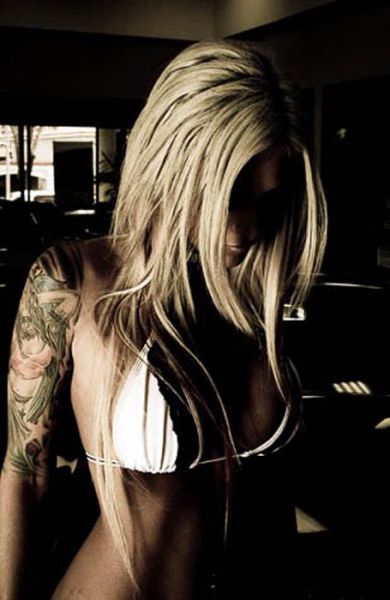 Chicks with Tattoo Sleeves