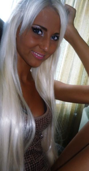 Return to Girl In Love With Tanning 20 pics Return to Girl In Love With Tanning 20 pics