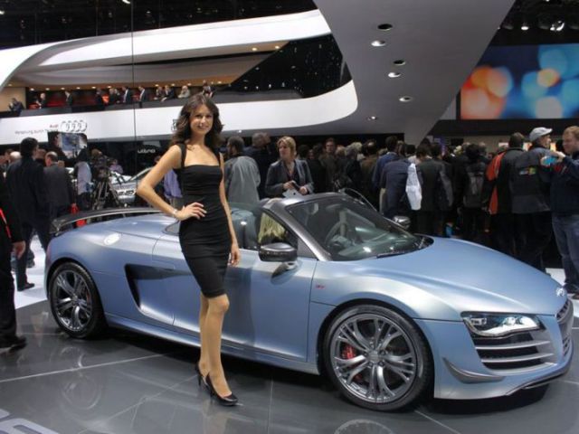 Detroit Auto Show Babes