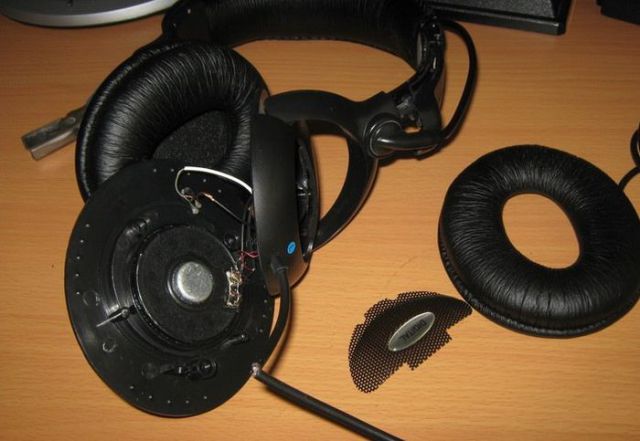 How to Make Wireless Headphones With Built-In Player