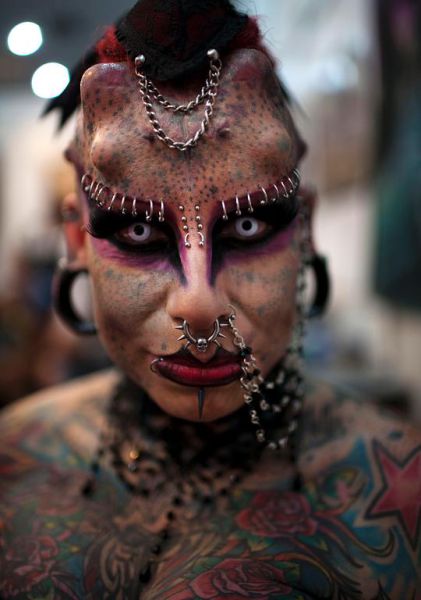 Kamikazi.gr -  Φρικιαστικό tattoo festival στη Βενεζουέλα (pics)