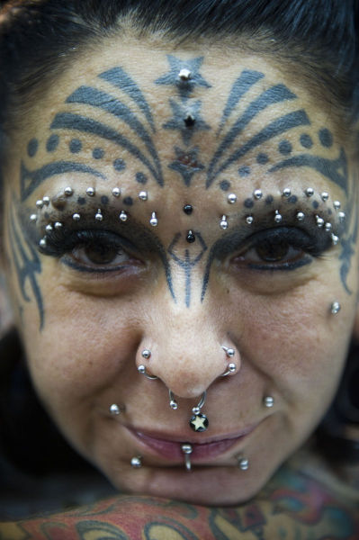Kamikazi.gr -  Φρικιαστικό tattoo festival στη Βενεζουέλα (pics)