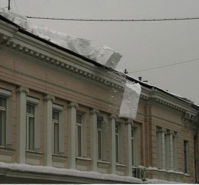 How They Clean Snow Off Roofs in Russia