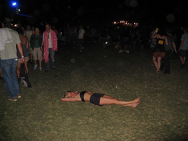 Insane Photographs Of Incredibly Drunk People In Public Page 7 Of 16