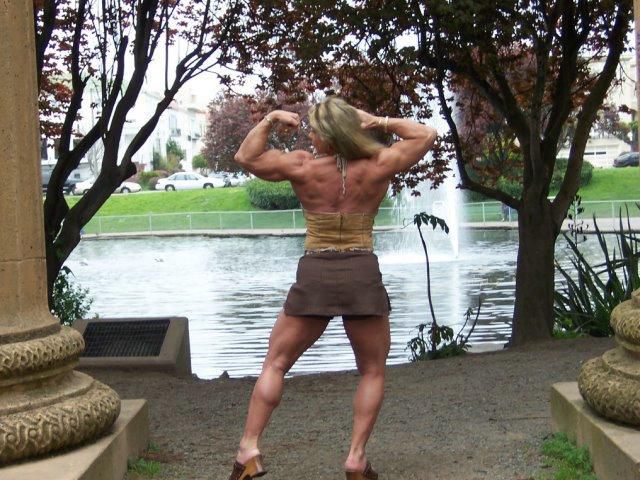 kamikazi.gr - Η χαμένη θηλυκότητα μιας γυναίκας... bodybuilder (pics)