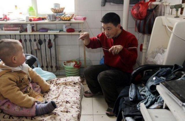 Chinese Family Lives in Abandoned Toilet