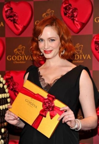 Christina Hendricks’ Mesmerizing Cleavage