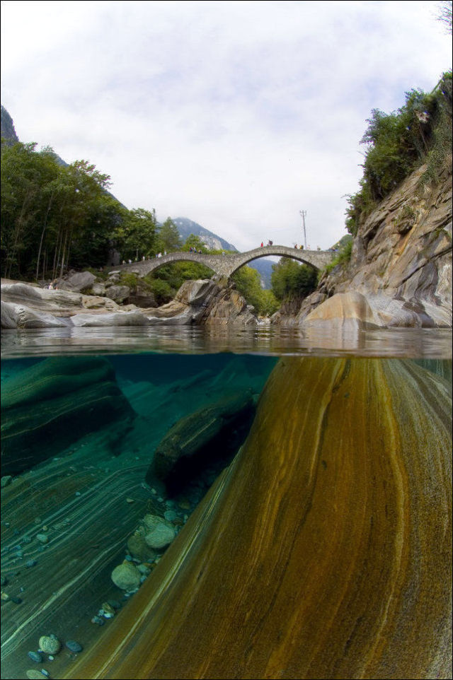 incredibly_clear_waters_of_the_verzasca_river_640_high_10.jpg