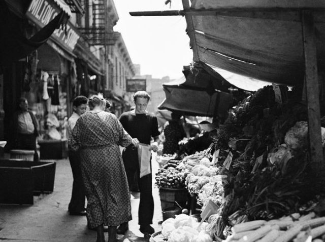 NYC Municipal Gallery Reveals Curious Historical Photos