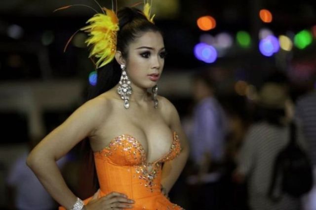 Gallery Foto Hot Payudara Kontestan Waria Thailand [ www.BlogApaAja.com ]