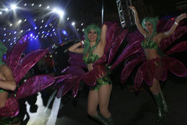 Cute Chicks from the Electric Daisy Carnival