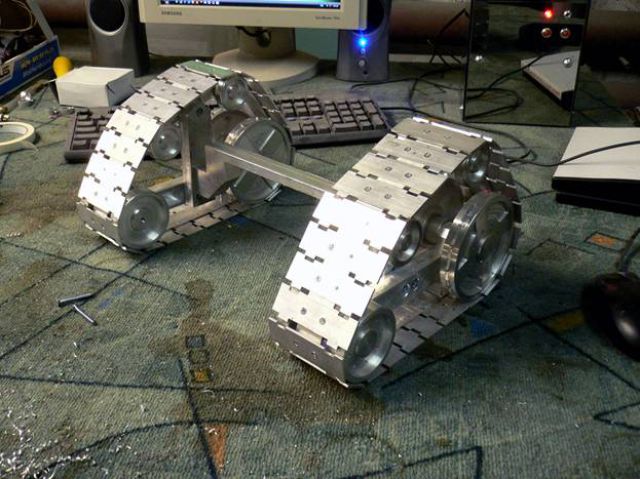 Keren .. Membuat Casing Computer Dengan Bentuk Robot Wall E [ www.BlogApaAja.com ]