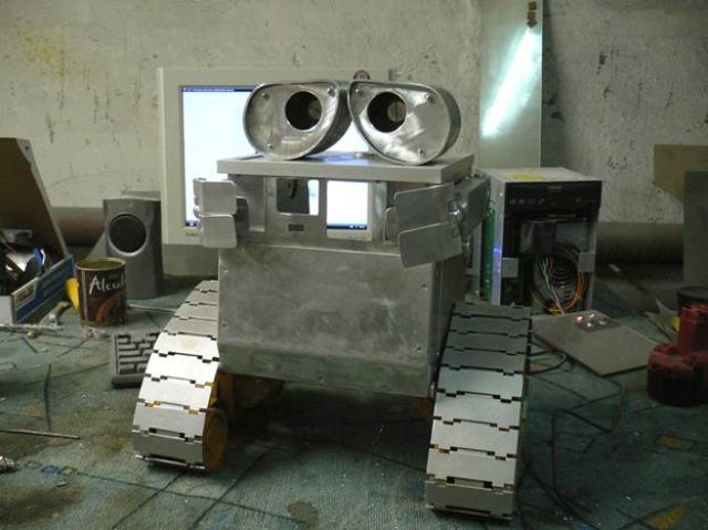 Keren .. Membuat Casing Computer Dengan Bentuk Robot Wall E [ www.BlogApaAja.com ]