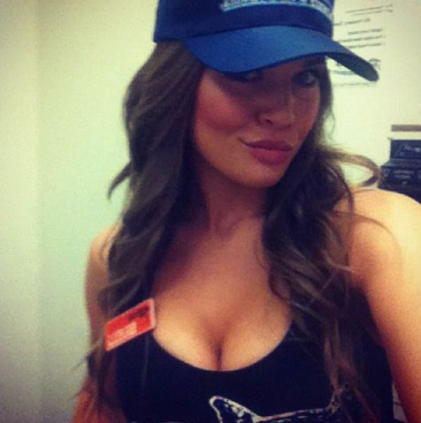 Instagram Pictures of Hooters Chicks Instagram Pictures of Hooters Chicks