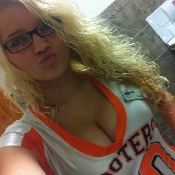Instagram Pictures of Hooters Chicks Instagram Pictures of Hooters Chicks