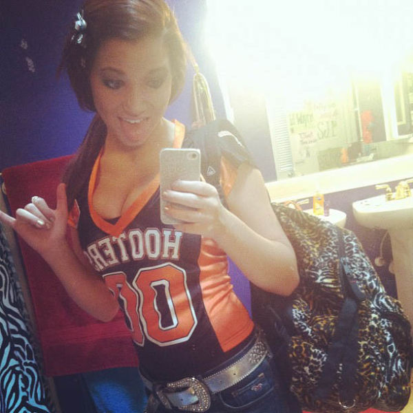 Instagram Pictures of Hooters Chicks Instagram Pictures of Hooters Chicks