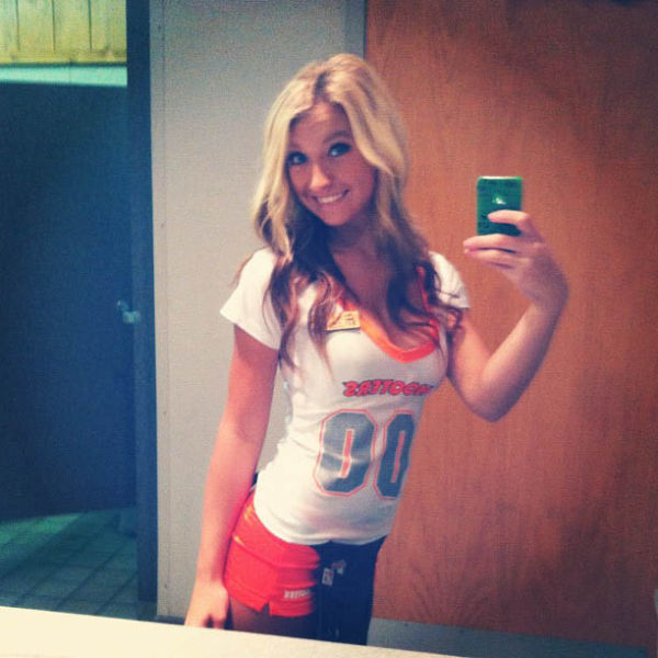 Instagram Pictures of Hooters Chicks Instagram Pictures of Hooters Chicks