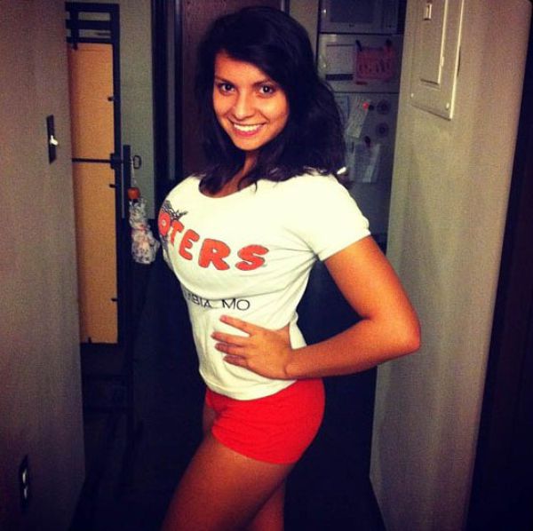 Instagram Pictures of Hooters Chicks Instagram Pictures of Hooters Chicks