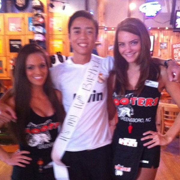 Instagram Pictures of Hooters Chicks Instagram Pictures of Hooters Chicks