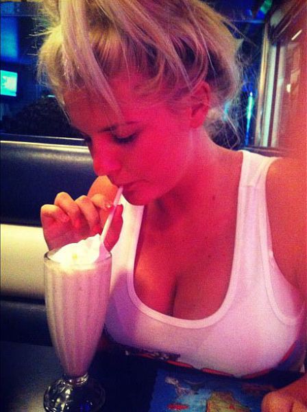 Instagram Pictures of Hooters Chicks