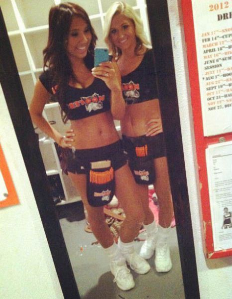 Instagram Pictures of Hooters Chicks Instagram Pictures of Hooters Chicks