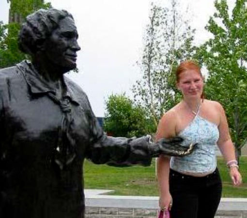 WTF Statue Pawing Pics