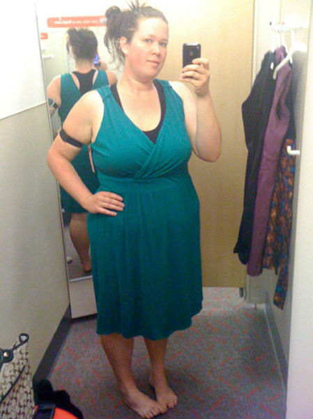 Mirror Self-Portraits Series Captures This Woman’s Remarkable Weight Loss