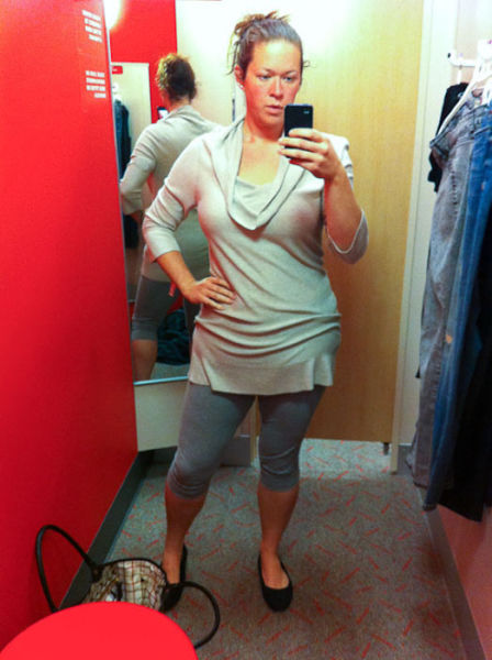Mirror Self-Portraits Series Captures This Woman’s Remarkable Weight Loss